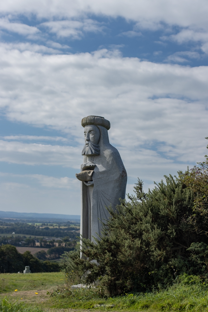 vallée Saints statues légendes bretonnes