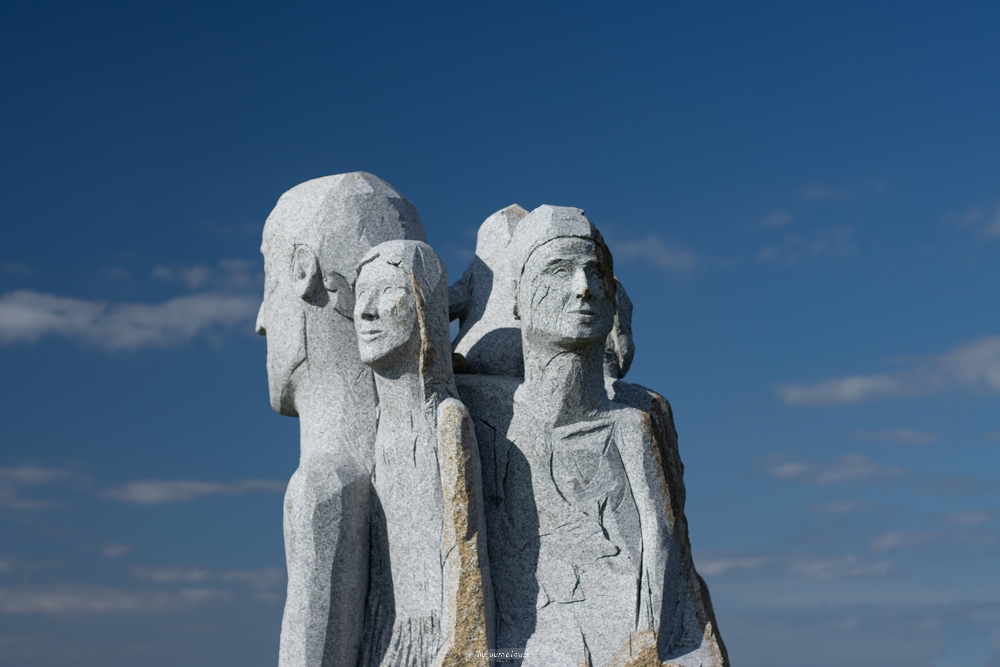 vallée Saints statues légendes bretonnes